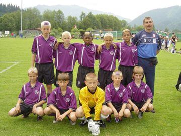 Comenzó su formación desde muy pequeño en el equipo local SV Aspern.