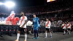 BUENOS AIRES, ARGENTINA - JULY 31:  Miguel Borja, Franco Armani and Santiago Simon of River Plate enter the pitch before a match between River Plate and Sarmiento as part of Liga Profesional 2022 at Estadio Monumental Antonio Vespucio Liberti on July 31, 2022 in Buenos Aires, Argentina. (Photo by Marcelo Endelli/Getty Images)