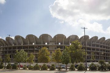 En este estado se encuentra actualmente el Nuevo Mestalla. El club valencianista iniciará trámites burocráticos para reanudar las obras, paralizadas desde 2009.


