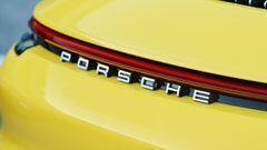 Uno de los autos de la marca Porsche en una sesi&oacute;n de fotos