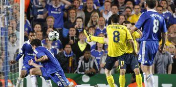 Llegaban empatados a cero goles, Michael Essien anotó a los primeros cinco minutos, así se fueron hasta el 93'. Lionel Messi en el área retrocedió para Andrés Iniesta, el "Fantasmita" de primer intención la prendió y la colocó en la horquilla de arriba de Petr Cech. Se consumaba un "milagro" en Stamford Bridge.