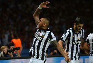 La celebración de Vidal tras el empate que anotó Morata.