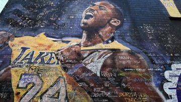 A mural of the late Kobe Bryant by muralist Jonas Never remains covered with messages from fans on January 25, 2022 in Los Angeles, California, a day before the two-year death anniversary of the former Los Angeles Lakers star. - Lakers star Kobe Bryant di