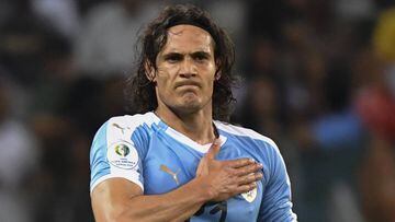 (FILES) In this file photo taken on June 16, 2019 Uruguay&#039;s Edinson Cavani celebrates after scoring against Ecuador during their Copa America football tournament group match at the Mineirao Stadium in Belo Horizonte, Brazil. - Manchester United were also on Monday night, a few hours before the transfer market closed, yet to secure the signing of Uruguayan international center-forward Edinson Cavani who left his former club, the Paris SG, this summer. (Photo by Luis ACOSTA / AFP)