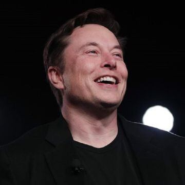 Elon Musk irrumpe con fuerza en la lista de Forbes gracias a sus ansias por revolucionar el transporte tanto en la Tierra, a través del fabricante de automóviles eléctricos Tesla, como en el espacio, a través del productor de cohetes SpaceX.
"Opero con el