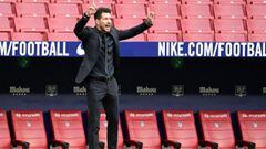 Atletico Madrid&#039;s Argentine coach Diego Simeone reacts during the Spanish League football match between Atletico Madrid and SD Huesca at the Wanda Metropolitano stadium in Madrid on April 22, 2021. (Photo by JAVIER SORIANO / AFP)