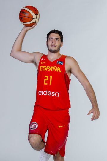 Spain's international basketball team kicks off with official photos