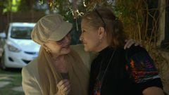 Debbie Reynolds y Carrie Fisher en una imagen del documental de HBO 'Bright Lights: Starring Carrie Fisher and Debbie Reynolds'.