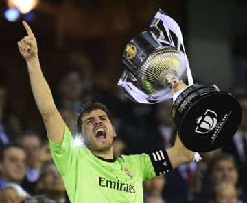 Casillas celebrates winning the Copa del Rey with Real Madrid.