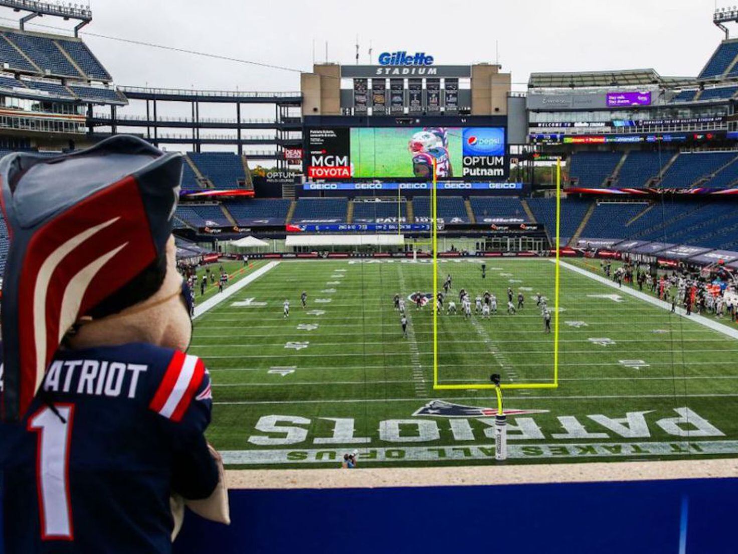 Patriots fans at Gillette Stadium made it impossible for the Falcons to  forget '28-3'