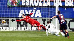 As&iacute; marc&oacute; Enrich el segundo gol del Eibar.