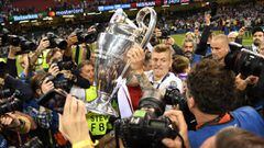 Kroos, jugador del Real Madrid, con la Champions League.