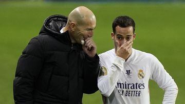 Zidane y Lucas V&aacute;zquez, durante un partido del Real Madrid.