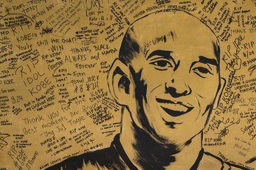 Notes are seen scribbled on a mural of former NBA star Kobe Bryant and his daughter Gianna outside the "House of Kobe" basketball court on January 28, 2020 in Valenzuela, Metro Manila, Philippines.