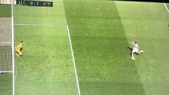 El penalti errado que salva al Atlético y a Llorente