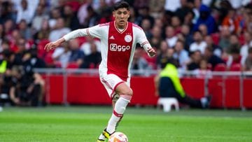 AMSTERDAM, NETHERLANDS - JULY 30: Edson Alvarez of AFC Ajax Controls the ball during the Johan Cruijff Cup match between Ajax and PSV at Johan Cruijff Arena on July 30, 2022 in Amsterdam, Netherlands. (Photo by Perry vd Leuvert/NESImages/DeFodi Images via Getty Images)