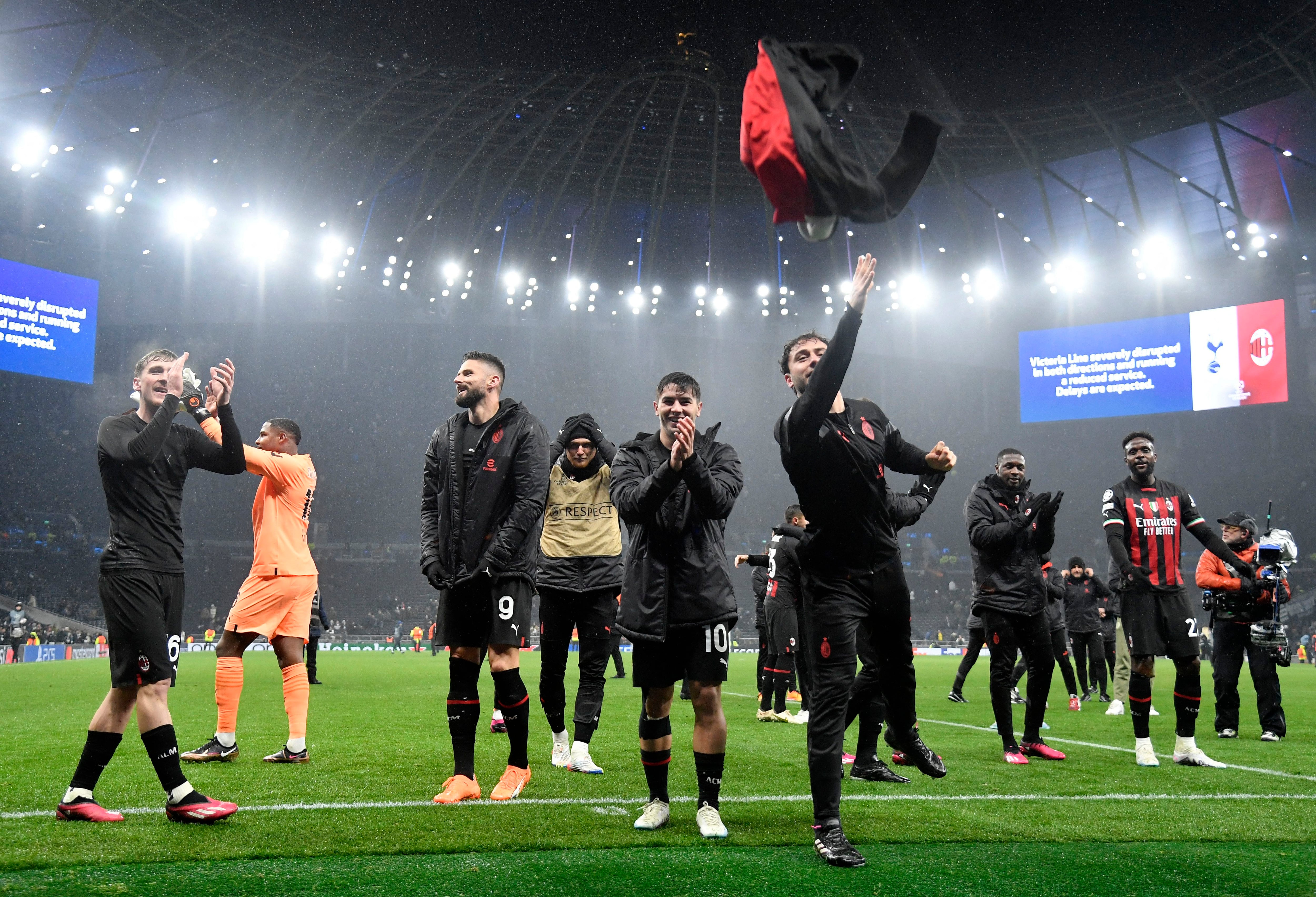 Soccer Football - Champions League - Round of 16 - Second Leg - Tottenham Hotspur v AC Milan - Tottenham Hotspur Stadium, London, Britain - March 8, 2023  AC Milan's Olivier Giroud and Brahim Diaz with teammates celebrate after the match REUTERS/Toby Melville