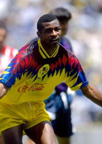 Fue internacional con Camerún y mundialista en Italia 90. Causó sensación con Las Águilas de 1994 a 1996 y jugó en sus últimos años con el Puebla en 1999.