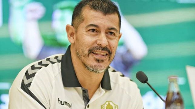 El Elche repite con Almirón