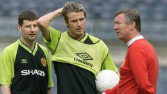Sir Alex Ferguson, charlando con David Beckham en un entrenamiento del Manchester United.