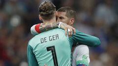 Ramos consolando a De Gea.