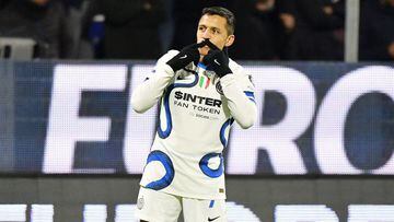 Inter Milan&#039;s forward Alexis Sanchez celebrates after scoring the 0-3 goal during the Italian championship Serie A football match between US Salernitana and FC Internazionale on December 17, 2021 at the Arechi stadium in Salerno, Italy - Photo Carmelo Imbesi / LiveMedia / DPPI AFP7  17/12/2021 ONLY FOR USE IN SPAIN