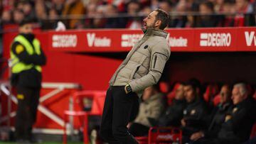 SEVILLE, SPAIN - JANUARY 28: Pablo Machin, Head Coach of Elche CF, reacts during the LaLiga Santander match between Sevilla FC and Elche CF at Estadio Ramon Sanchez Pizjuan on January 28, 2023 in Seville, Spain. (Photo by Fran Santiago/Getty Images)
