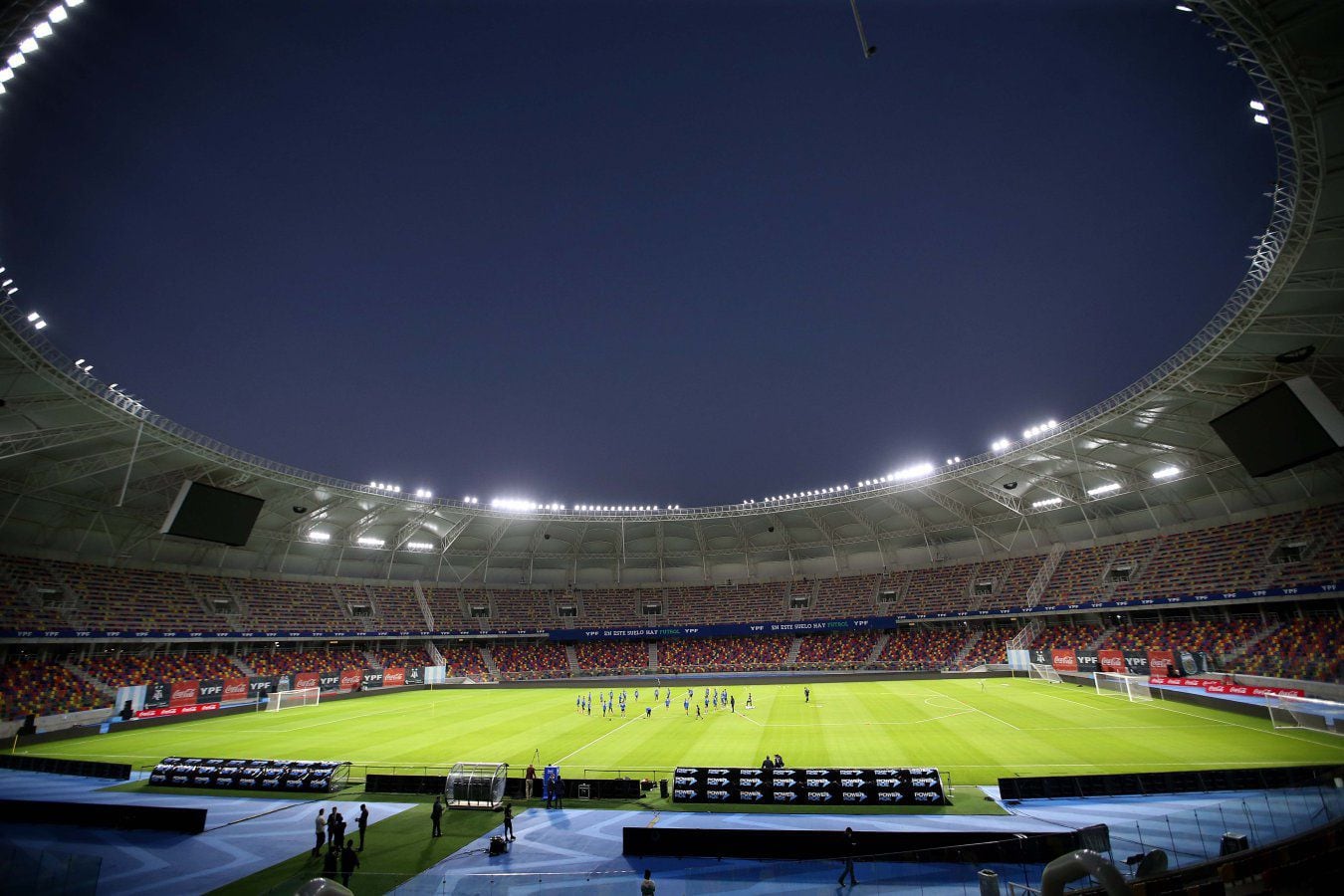 La Roja reconoció el terreno de juego del estadio Único Madre de Ciudades. Con capacidad para 30 mil personas, será el escenario del Argentina-Chile de este jueves.