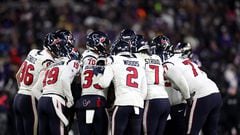 BALTIMORE, MARYLAND - JANUARY 20: Members of the Houston Texans offense huddle against the Baltimore Ravens in the second half at M&T Bank Stadium on January 20, 2024 in Baltimore, Maryland.   Rob Carr/Getty Images/AFP (Photo by Rob Carr / GETTY IMAGES NORTH AMERICA / Getty Images via AFP)