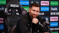 El astro argentino Lionel Messi, negó tener algún problema por jugar en pasto sintético, esto tras los reportes de que tenía una cláusula para no hacerlo.