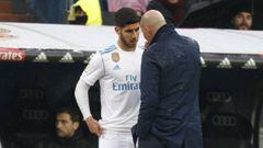Zidane habla con Asensio.