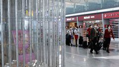 Cathay Pacific attendants walk beside temporarily closed stores at the Hong Kong International Airport Departure Hall, amid the coronavirus disease (COVID-19) pandemic, in Hong Kong, China, August 1, 2022. REUTERS/Tyrone Siu