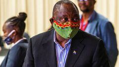 FILE PHOTO: South African President Cyril Ramaphosa visits the coronavirus disease (COVID-19) treatment facilities at the NASREC Expo Centre in Johannesburg, South Africa April 24, 2020. Jerome Delay/Pool via REUTERS/File Photo
