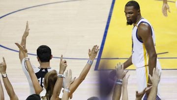MON130. OAKLAND (EE.UU.), 01/06/2017.- Kevin Durant (d) de Golden State Warriors en acci&oacute;n hoy, jueves 1 de junio de 2017, durante el primer juego de la final de la NBA entre Cleveland Cavaliers y Golden State Warriors, que se disputa en el Oracle Arena, en Oakland, California (Estados Unidos). EFE/JOHN G. MABANGLO