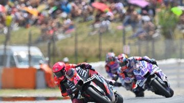 Aprilia rider Aleix Espargaro (L) and Ducati Pramac rider Jorge Martin compete during the Moto Grand Prix de Catalunya at the Circuit de Catalunya on June 5, 2022.