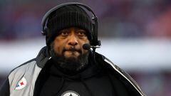 ORCHARD PARK, NEW YORK - JANUARY 15: Head coach Mike Tomlin of the Pittsburgh Steelers looks on during the first quarter against the Buffalo Bills at Highmark Stadium on January 15, 2024 in Orchard Park, New York.   Sarah Stier/Getty Images/AFP (Photo by Sarah Stier / GETTY IMAGES NORTH AMERICA / Getty Images via AFP)