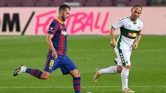 Barcelona&#039;s Bosnian midfielder Miralem Pjanic (L) and Elche&acute;s Spanish forward Nino vie for the ball during the 55th Joan Gamper Trophy friendly football match between Barcelona and Elche at the Camp Nou stadium in Barcelona on September 19, 202
