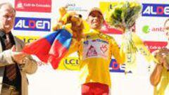 Nairo Quintana celebra en el Tour de l&#039;Avenir. Su t&eacute;cnico era Luis Fernando Saldarriaga.