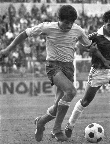 Jugó en la U.D Las Palmas desde 1979 hasta 1983.
