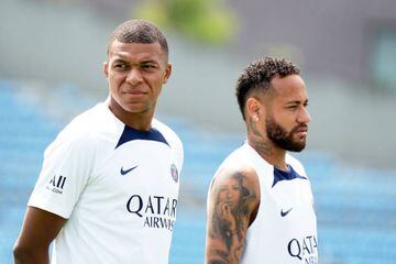 Neymar Jr and Kylian Mbappé during a kids clinic at Prince Chichibu Memorial Rugby Ground on July 18, 2022 in Tokyo. 