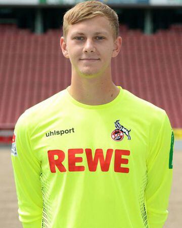 Con 20 años es junto a Steffen los dos referentes en la portería de USA. Scott juega para el Colonia de la Bundesliga. 