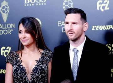PARIS, FRANCE - DECEMBER 02: Lionel Messi (R) of Barcelona and his wife Antonella Roccuzzo (L) arrive for the Ballon d'Or ceremony at Theatre du Chatelet in Paris on December 02, 2019. (Photo by Mustafa Yalcin/Anadolu Agency via Getty Images)
