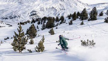 Un esquiador en el Pirineo Aragon&eacute;s en enero del 2023. 