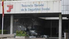 Entrada a una oficina de la Tesorer&iacute;a General de la Seguridad Social en Madrid