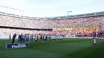 Great atmosphere on Fathers' Day at the Vicente Calderón.