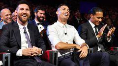 Leo Messi, Cristiano Ronaldo y Virgil van Dijk durante la Gala de The Best organizada por la FIFA en Mil&aacute;n.