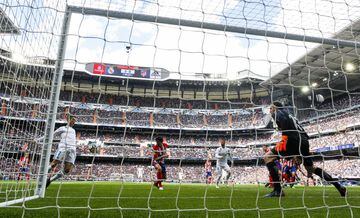 Ocasión de Cristiano Ronaldo ante Oblak tras el cabezazo de Bale.
