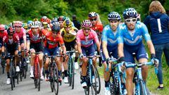 Imagen del pelot&oacute;n durante la decimosexta etapa del Giro de Italia 2019 entre Lovere y Ponte di Legno.