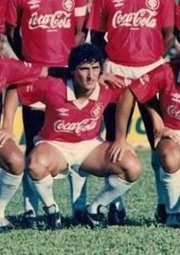 El atacante nacional jugó en 1990 en el equipo donde 'Don Elías' se hizo popular, transformándose en el segundo chileno en vestir la camiseta del Inter.