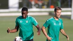 Luiz Henrique y Canales, en el entrenamiento. TONI RODRÍGUEZ/DIARIOS AS
